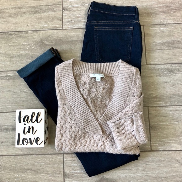 Banana Republic Sweaters - Banana Republic V-Neck Sweater Lightweight Woven